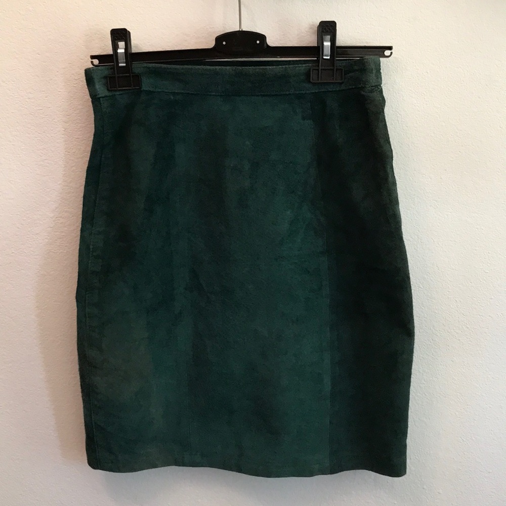 Hunter green leather skirt fully lined.